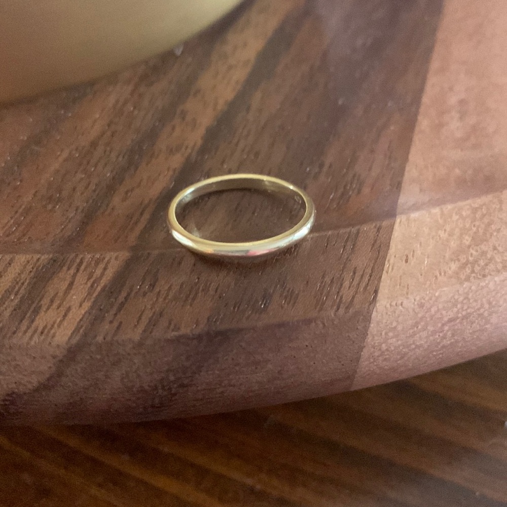 10 karat gold band ring